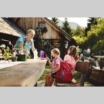 Einkehr auf der Ebneralm im Gesäuse | © TV Gesäuse | Michael Königshofer