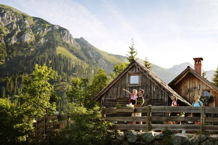 Einkehr auf der Ebneralm im Gesäuse | © TV Gesäuse | Michael Königshofer