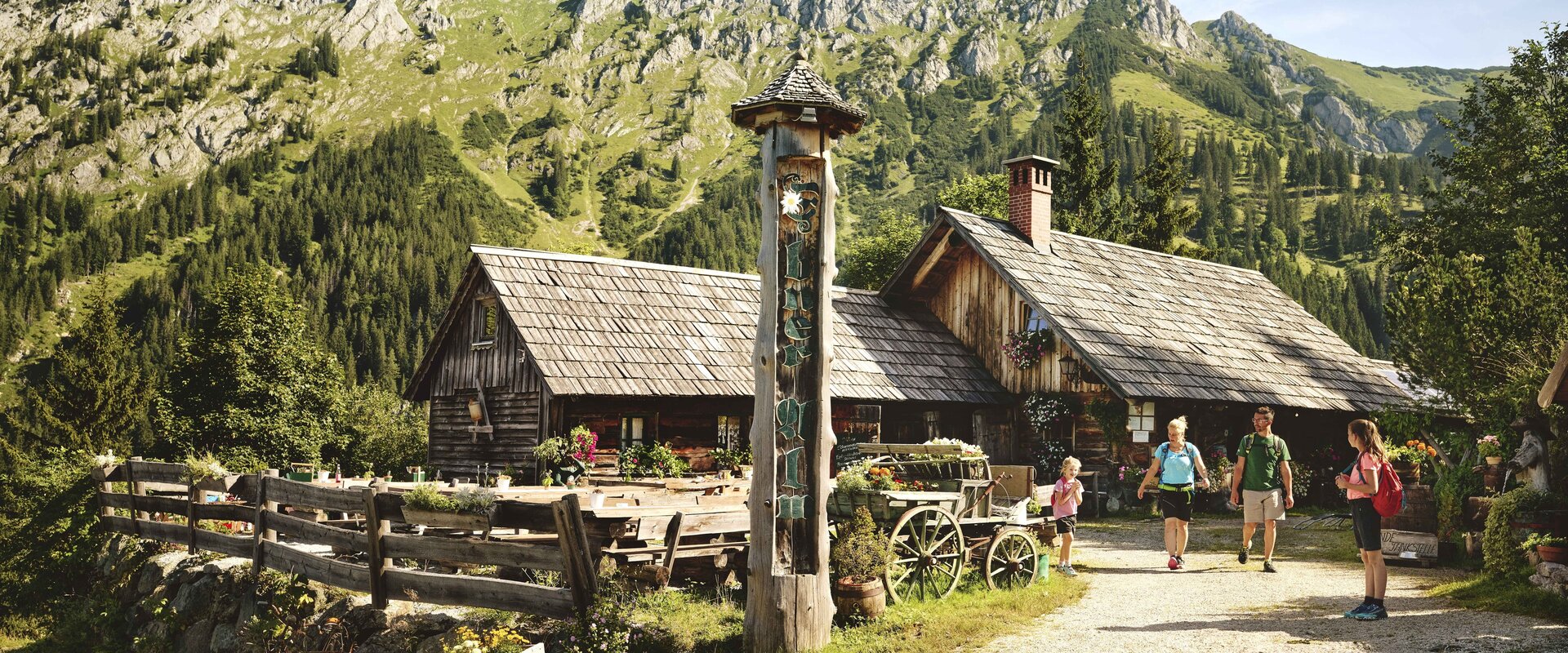 Einkehr auf der Ebneralm im Gesäuse | © TV Gesäuse | Michael Königshofer