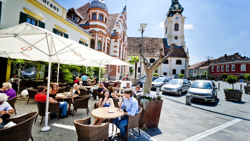 Hauptplatz Hartberg mit Stadtpfarrkirche