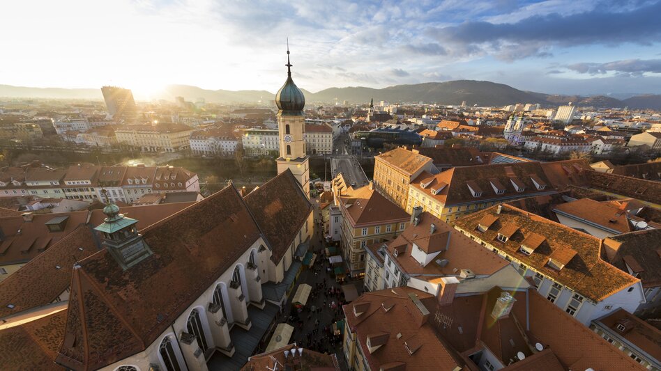Dächerlandschaft von Graz mit Franziskanerkirche