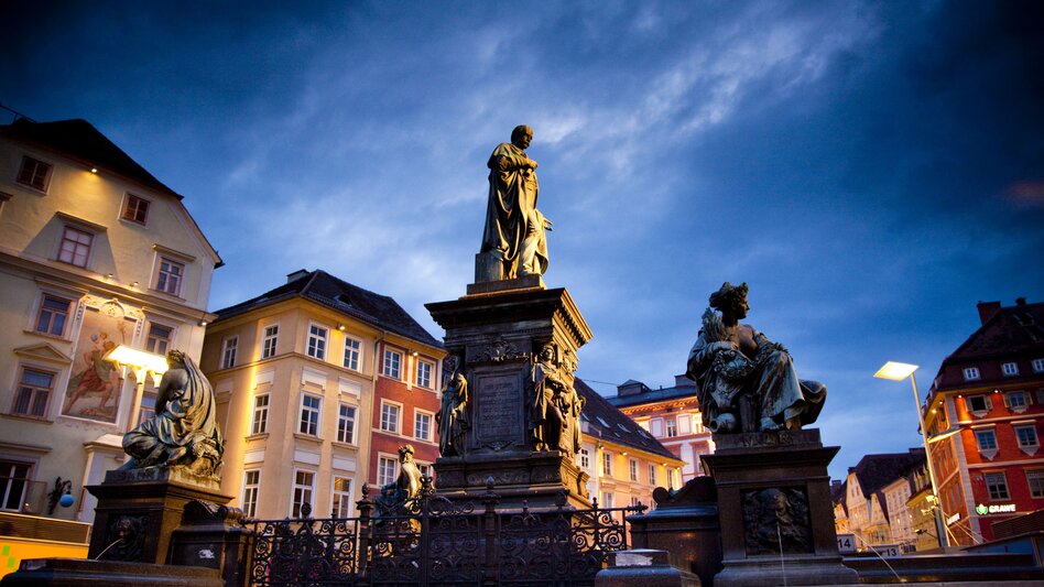Hauptplatz in Graz mit Erzherzog Johann Statue