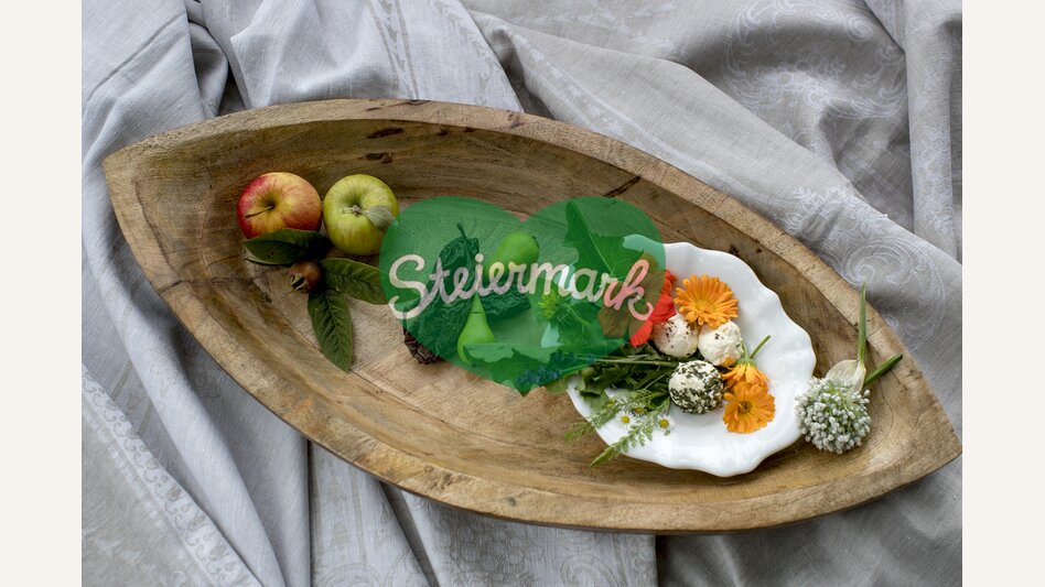 The culinary Styria: apple, dried pear, blossoms and herbs - the Eastern Styria | © Steiermark Tourismus | Tom Lamm