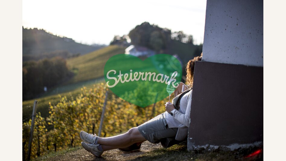 Stop at a Buschenschank during the Styrian Wine Country Cycling Tour: Adam at Schererkogl, Gamlitz | © Steiermark Tourismus | Tom Lamm