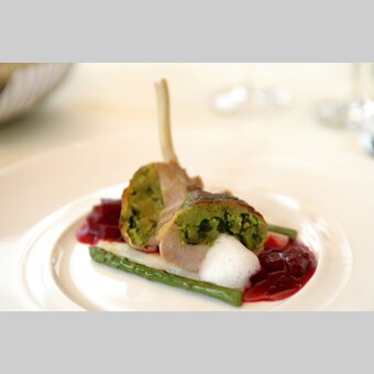 chicken breast filled with pan and ramsons | © Steiermark Tourismus | Harry Schiffer
