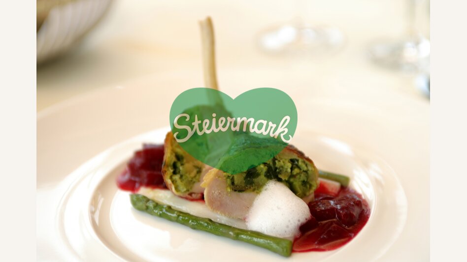 chicken breast filled with pan and ramsons | © Steiermark Tourismus | Harry Schiffer