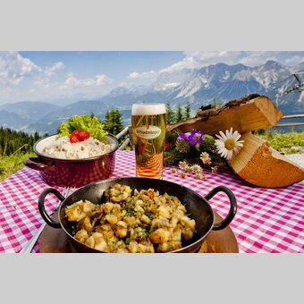 Ennstaler Spätzle mit Sauerkraut und Schladminger Bier | © STG | Tom Lamm