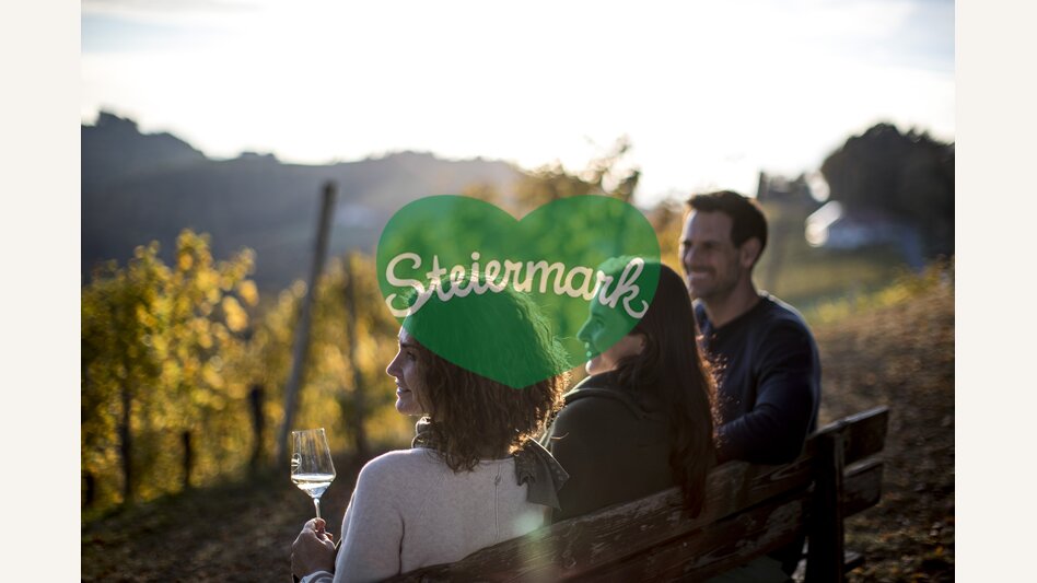 Stop at a Buschenschank during the Styrian Wine Country Cycling Tour: Adam at Schererkogl, Gamlitz | © Steiermark Tourismus | Tom Lamm