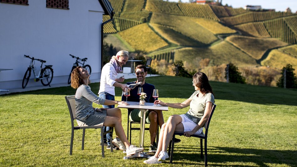 Einkehr auf der Weinland Steiermark Radtour bei der Weinschmiede 18 in Gamlitz