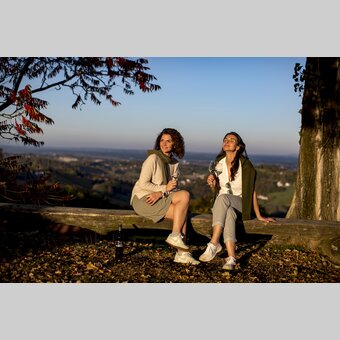 Break at the Buschenschank during the Styrian Wine Country Cycling tour: Adam am Schererkogl, Gamlitz | © Steiermark Tourismus | Tom Lamm