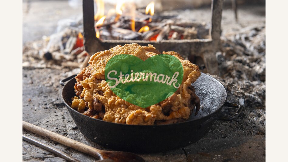 Häfennigl (cake in a pot) at the Rauchstubenhaus in Edelschachen close to Anger | © Steiermark Tourismus | www.johannesgeyer.com