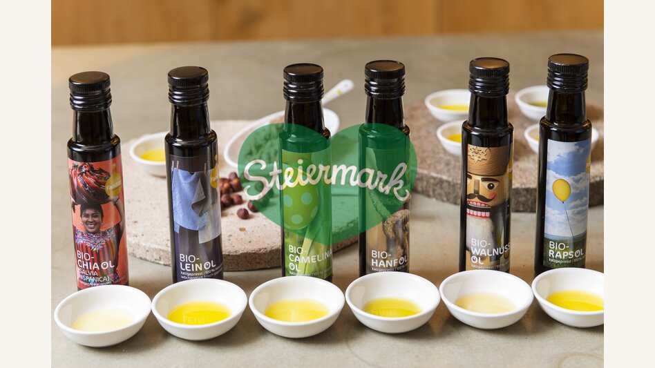 Variety of oil at the oil mill Fandler in Pöllau | © Steiermark Tourismus | www.johannesgeyer.com