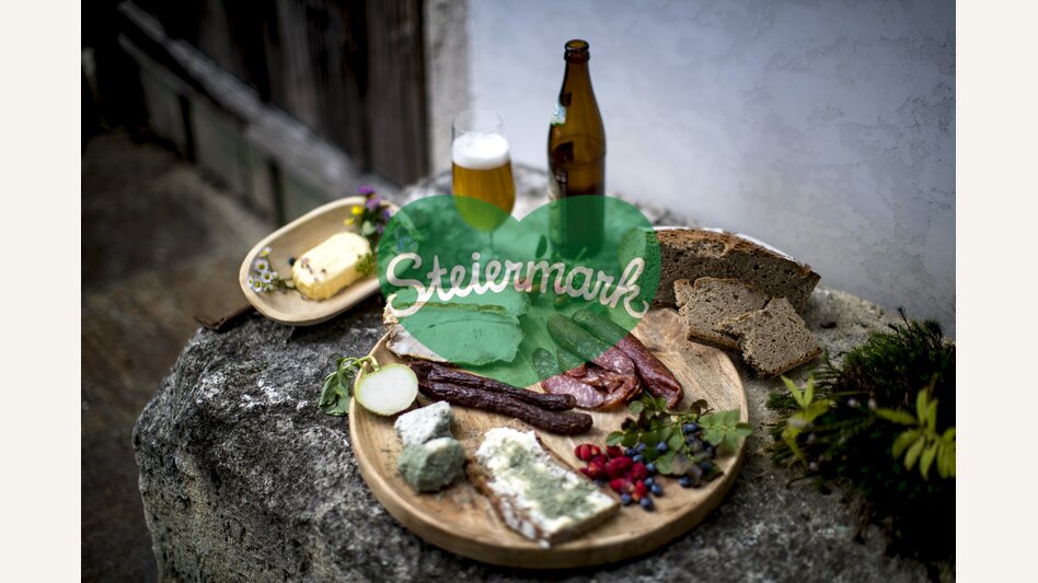 The culinary Styria: Styrian cheese (Steirerkas), speck, sausages, alp butter, coarse rye-bread, beer - the region Schladming-Dachstein | © Steiermark Tourismus | Tom Lamm
