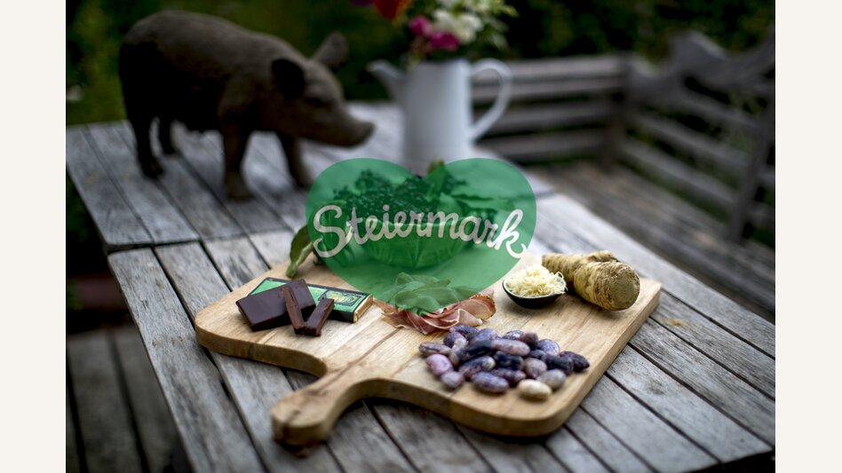 The culinary Thermen- & Vulkanland: Vulcano ham, Zotter chocolate, beetle beans, horseradish and elderberries | © Steiermark Tourismus | Tom Lamm