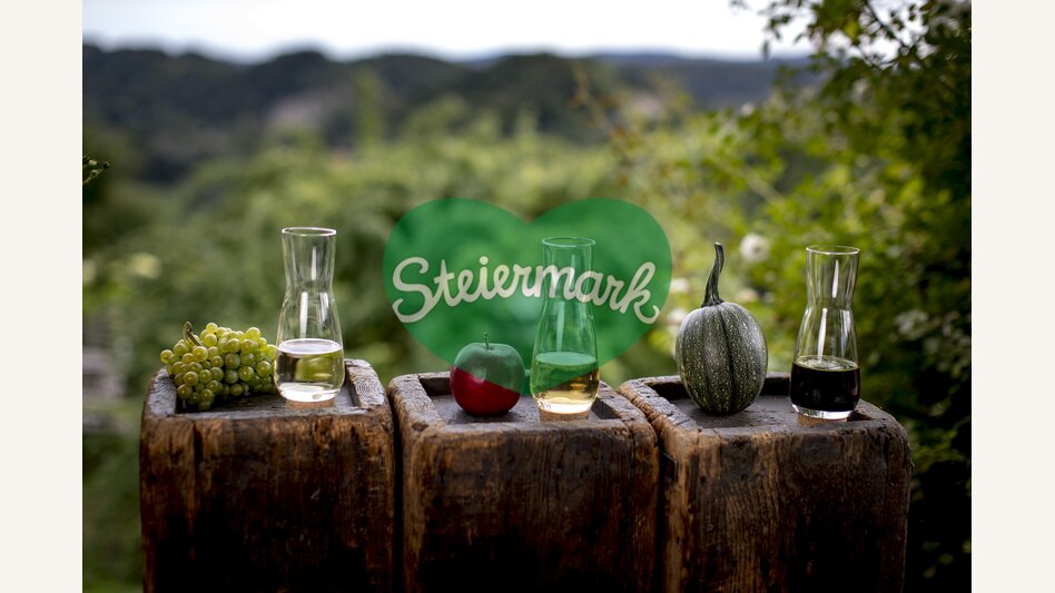 The culinary Styria: wine, apple juice, pumpkin seed oil - Southern & Western Styria | © Steiermark Tourismus | Tom Lamm