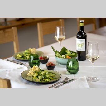 The culinary Styria: zucchini noodles with celery purée and wine "Falter ego" (region Graz) of the wine-growing estate  Hannes Sabathi. | © Steiermark Tourismus | Tom Lamm
