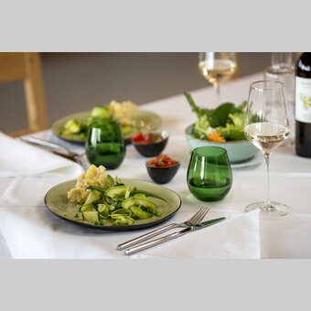 The culinary Styria: zucchini noodles with celery purée and wine "Falter ego" (region Graz) of the wine-growing estate  Hannes Sabathi. | © Steiermark Tourismus | Tom Lamm