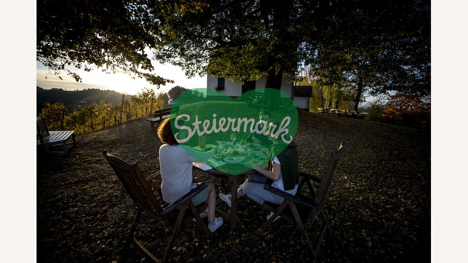 Buschenschank-snack during the Styrian Wine Country Cycling tour: Adam am Schererkogl, Gamlitz | © Steiermark Tourismus | Tom Lamm