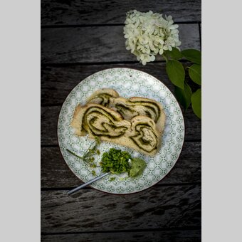 The culinary Styria: spicy wood garlic wreath | © Steiermark Tourismus | Tom Lamm