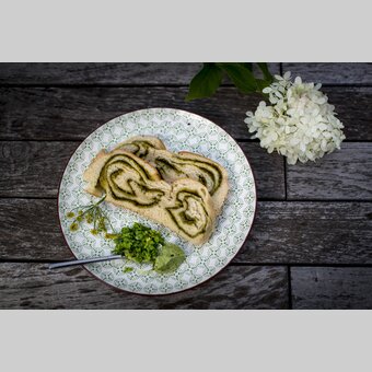 The culinary Styria: spicy wood garlic wreath | © Steiermark Tourismus | Tom Lamm