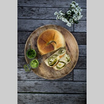 The culinary Styria: spicy wood garlic wreath | © Steiermark Tourismus | Tom Lamm