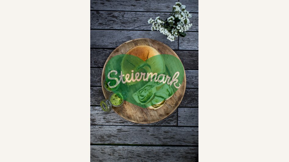 The culinary Styria: spicy wood garlic wreath | © Steiermark Tourismus | Tom Lamm