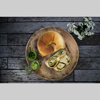 The culinary Styria: spicy wood garlic wreath | © Steiermark Tourismus | Tom Lamm