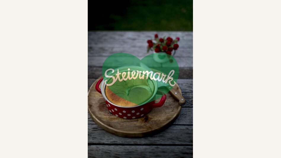The culinary Styria: spicy wood garlic wreath | © Steiermark Tourismus | Tom Lamm