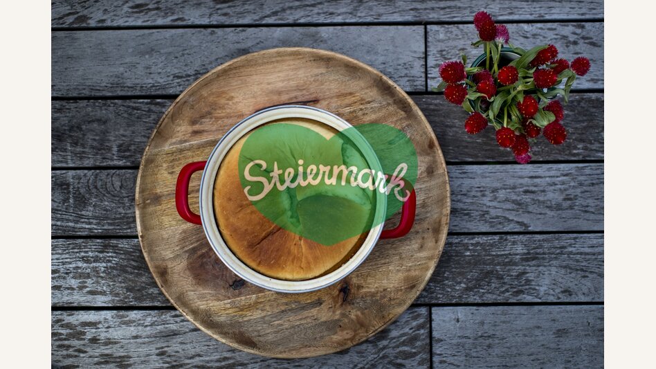 The culinary Styria: spicy wood garlic wreath | © Steiermark Tourismus | Tom Lamm
