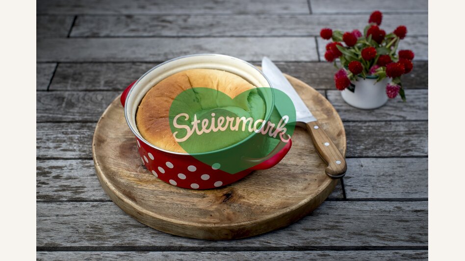 The culinary Styria: spicy wood garlic wreath | © Steiermark Tourismus | Tom Lamm