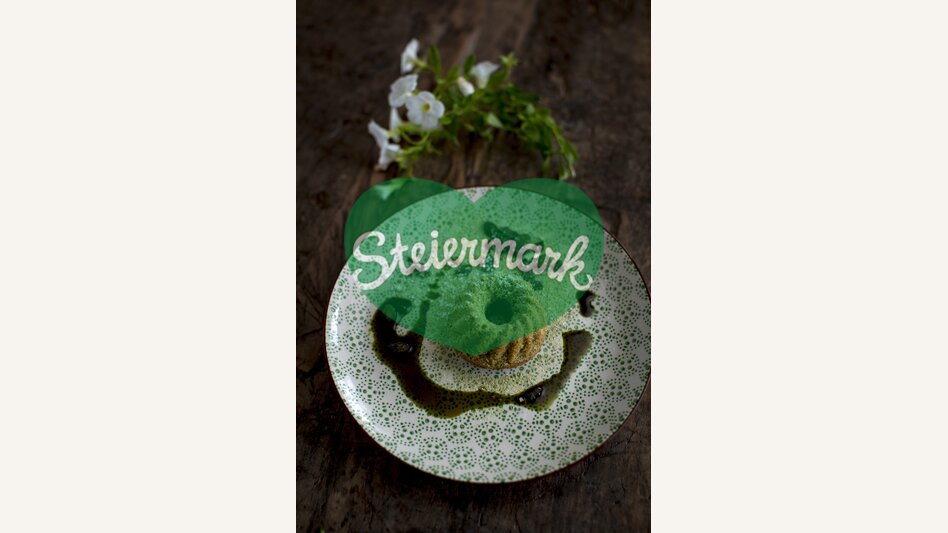 The culinary Styria: ring cakes with pumpkin seed oil | © Steiermark Tourismus | Tom Lamm
