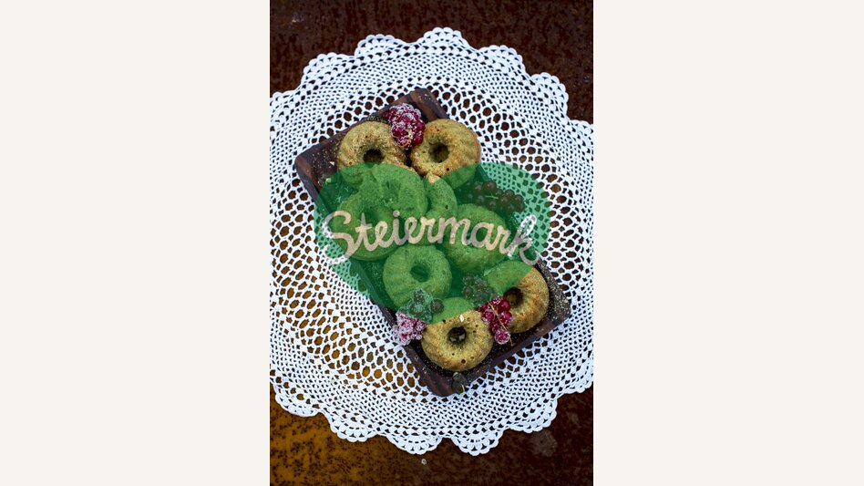 The culinary Styria: ring cakes with pumpkin seed oil | © Steiermark Tourismus | Tom Lamm