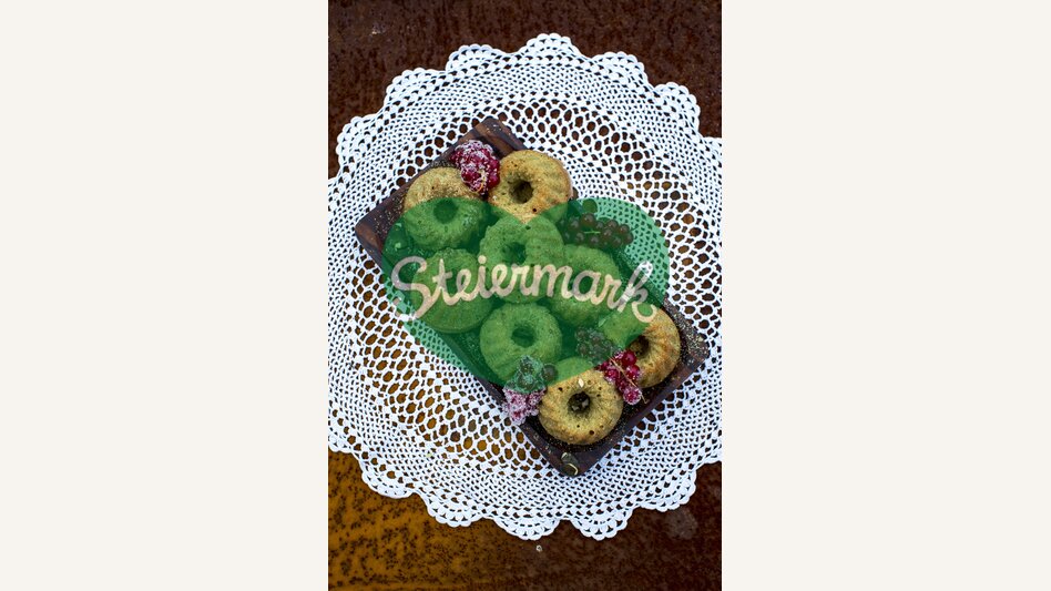 The culinary Styria: ring cakes with pumpkin seed oil | © Steiermark Tourismus | Tom Lamm