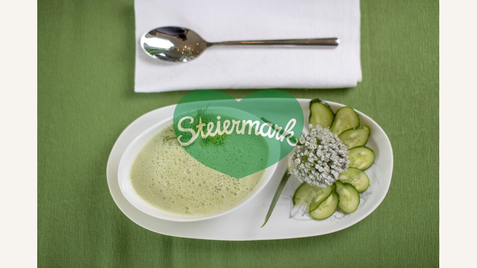 The culinary Green Heart: cold sweet soup of cucumber | © Steiermark Tourismus | Tom Lamm