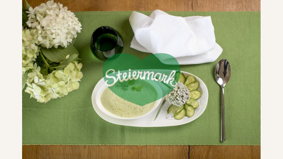 The culinary Green Heart: cold sweet soup of cucumber | © Steiermark Tourismus | Tom Lamm