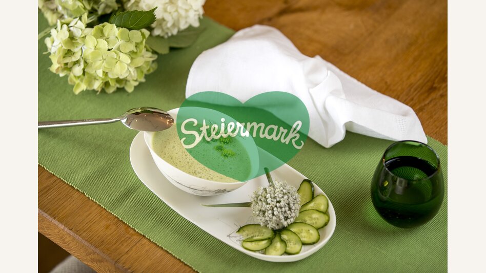The culinary Green Heart: cold sweet soup of cucumber | © Steiermark Tourismus | Tom Lamm