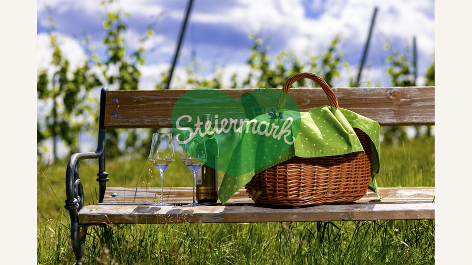 Picnic in the vineyard | © Steiermark Tourismus | Harry Schiffer