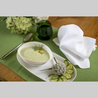 The culinary Green Heart: cold sweet soup of cucumber | © Steiermark Tourismus | Tom Lamm