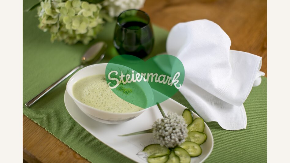 The culinary Green Heart: cold sweet soup of cucumber | © Steiermark Tourismus | Tom Lamm