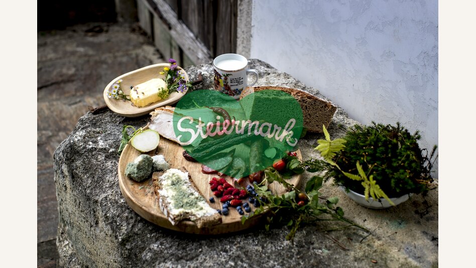The culinary Styria: Styrian cheese (Steirerkas), speck, sausages, alp butter, coarse rye-bread, milk - the region Schladming-Dachstein | © Steiermark Tourismus | Tom Lamm