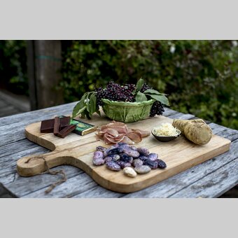 The culinary Thermen- & Vulkanland: Vulcano ham, Zotter chocolate, beetle beans, horseradish and elderberries | © Steiermark Tourismus | Tom Lamm