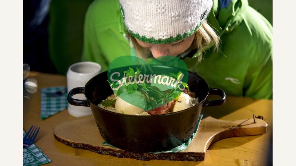 mmhhh, wie gut das riecht. Fleischknödel mit Sauerkraut, Ederhof, Ramsau am Dachstein | © STG | Tom Lamm