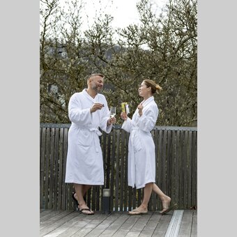 Genuss in der Therme der Ruhe Bad Gleichenberg | © STG | Tom Lamm