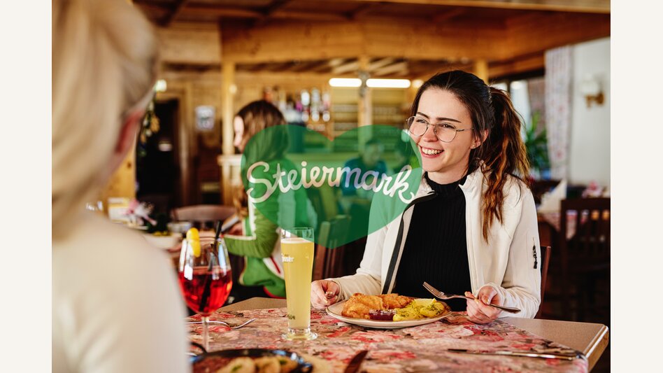 Schnitzel und Gösser Bier - österreichische Kulinarik ;) | © Erzberg-Leoben | Michael Königshofer