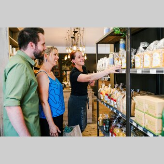 Einkaufen im Markthaus in Gnas | © Thermen- & Vulkanland | SupersusiCom