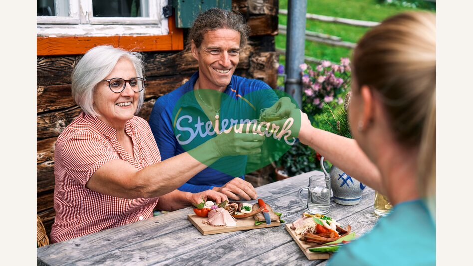 Stärkung auf der Aflenzer Bürgeralm | © TV Hochsteiermark | Robert Maybach