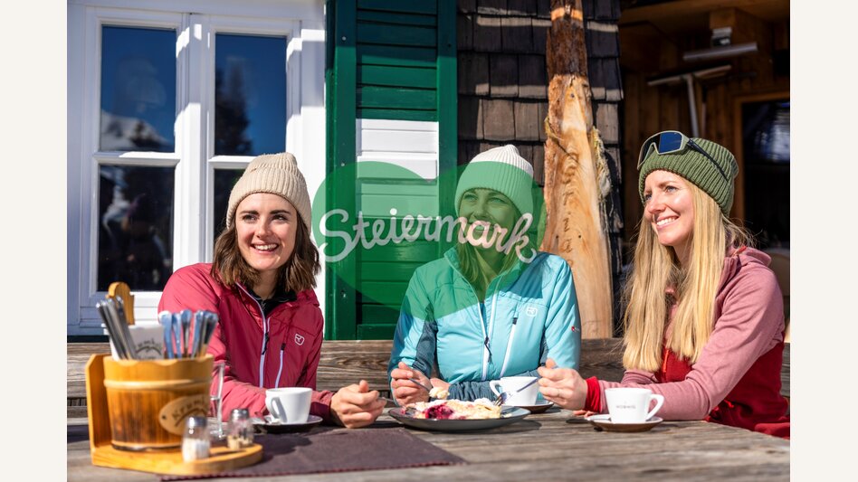 Skigenuss auf der Krummholzhütte | © TVB Schladming-Dachstein | Susanne Einzenberger