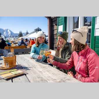 Skigenuss auf der Krummholzhütte | © TVB Schladming-Dachstein | Susanne Einzenberger