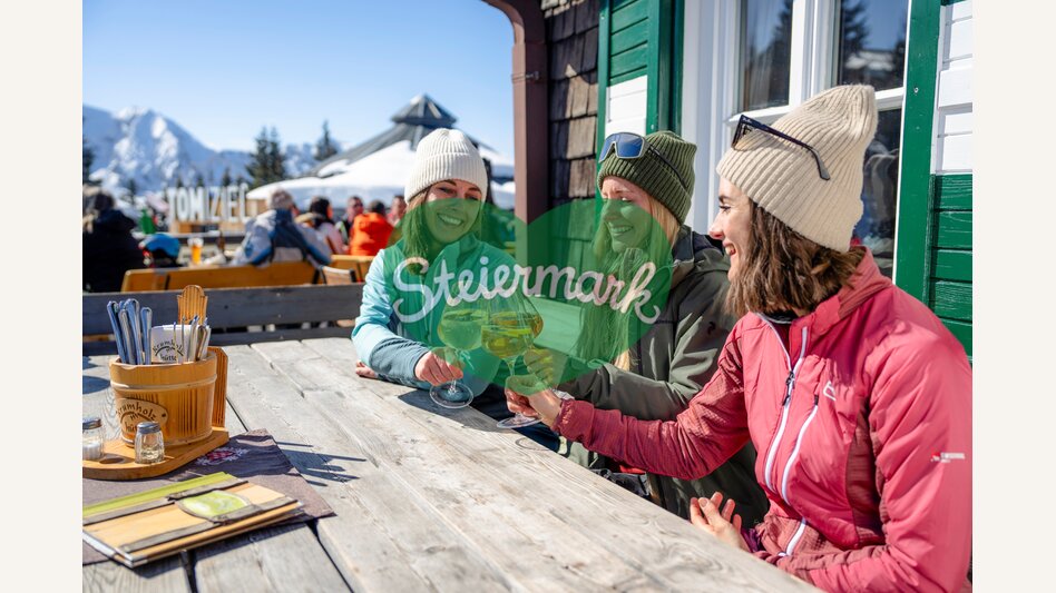 Skigenuss auf der Krummholzhütte | © TVB Schladming-Dachstein | Susanne Einzenberger