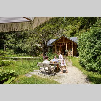 Gäste bei Viola im Garten | © Ausseerland Salzkammergut | Supersusi.com